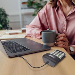 Energizer NiMH Battery Charger USB 4 AA/AAA 4 Batteries AA / HR06 -Outdoor Camping k4fb1fbe8b595e8d50bc5568109aa2833